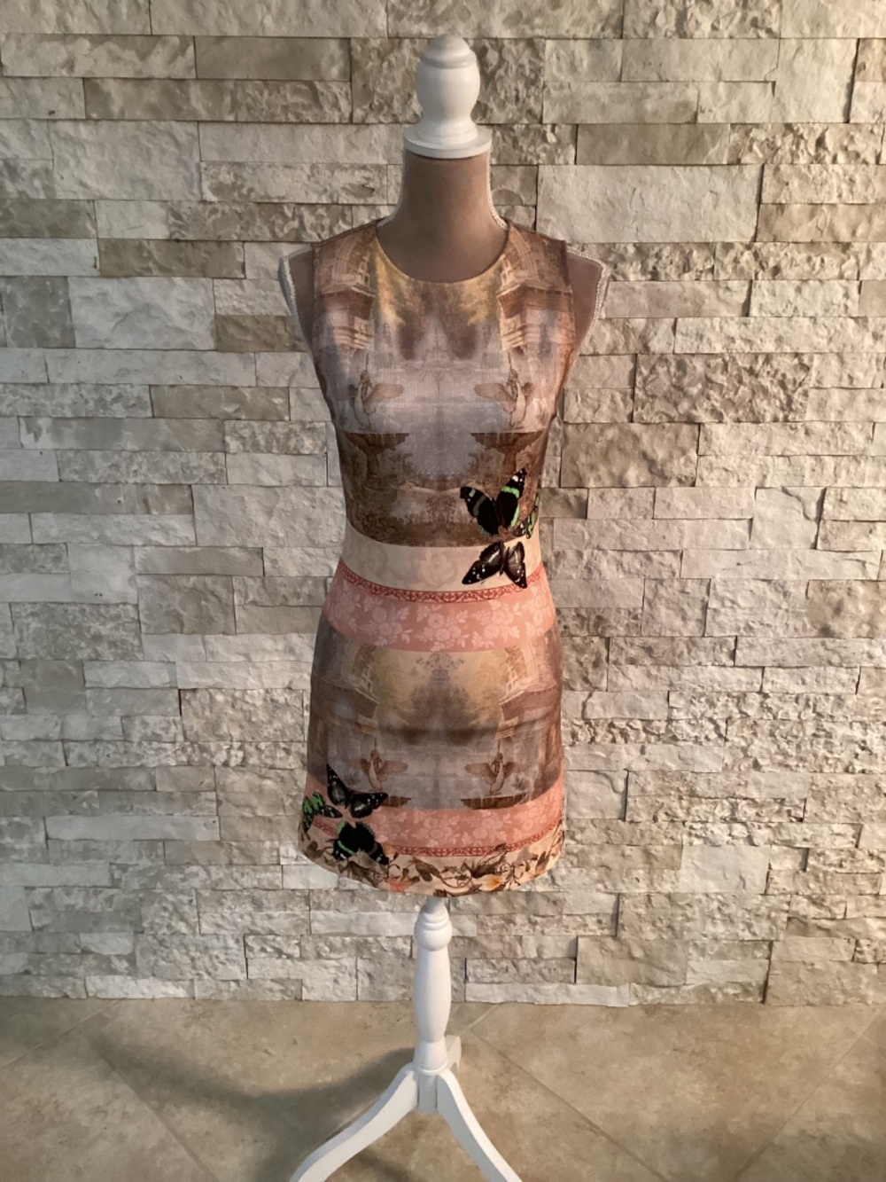 Alice + Olivia Women's Wynell A-Line Dress in the Versailles print - Picture 2 of 12